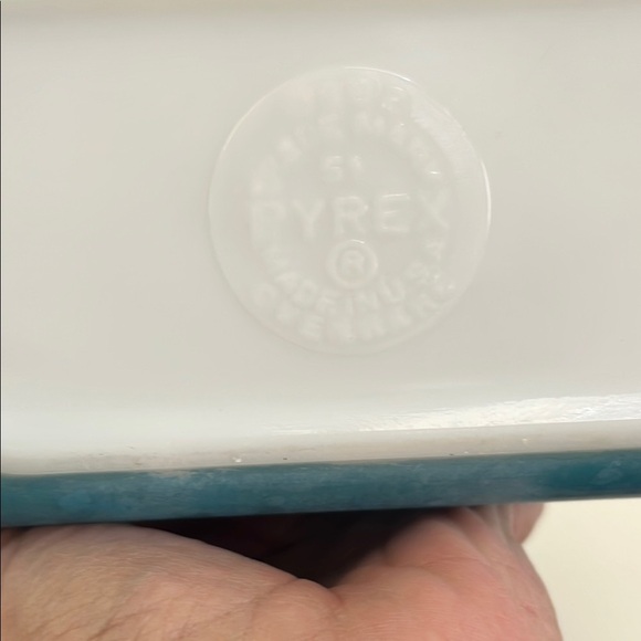 Blue Rectangular Dish Pyrex - Picture 2 of 3